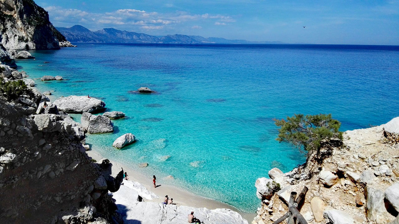 Ostrov Sardinie nabízí krásné pláže