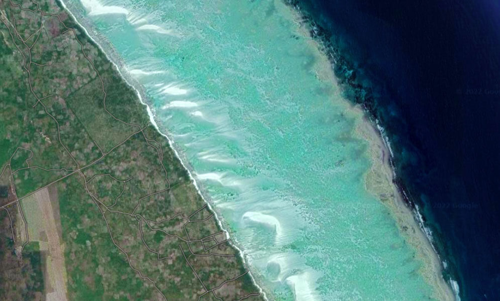 Zanzibar - satelitní snímek pobřeží